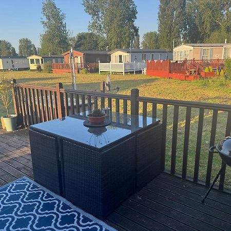 Beautiful 2 Bedroom Caravan On Billing Aquadrome Northampton Esterno foto
